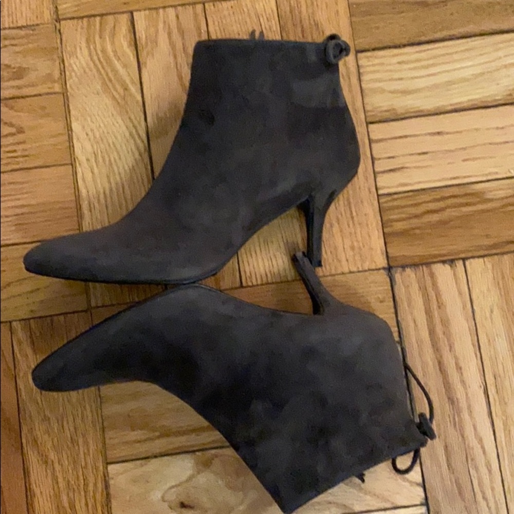 Stuart weitzman 7M , charcoal colored bootie